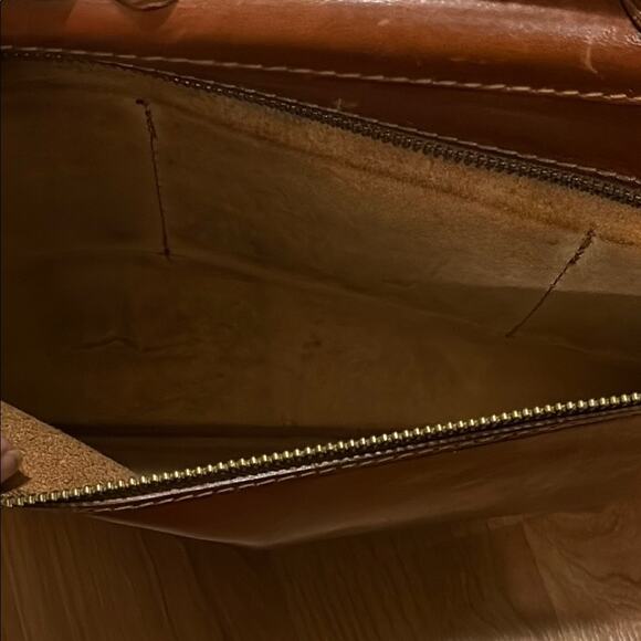 I Medici Italian Leather Messenger Bag with Adjustable Strap - Picture 8 of 14